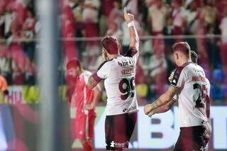 Vasco avan&ccedil;a na Copa do Brasil e Bahia empata pela Libertadores