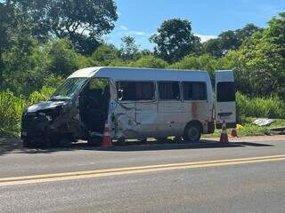 Passageira de van morre em acidente com caminh&atilde;o na BR-163