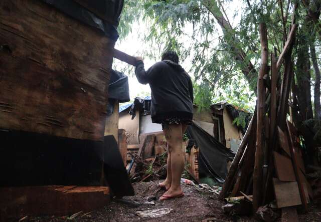 &ldquo;Toda chuva &eacute; um estrago&rdquo;, lamentam moradores da favela Cidade dos Anjos