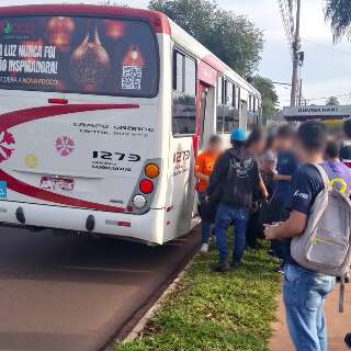 Passageiros s&atilde;o &quot;abandonados&quot; em ponto de &ocirc;nibus no Aero Rancho