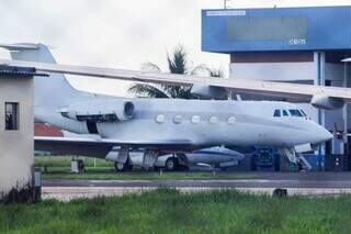 Vendido como sucata, jato de megatraficante aparece renovado em hangar