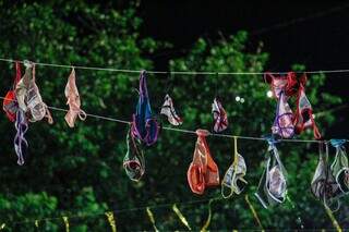 Depois da chuva, Calcinha Molhada fez jus ao nome na folia de Carnaval