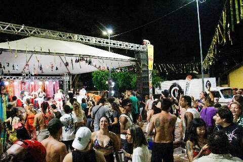 Depois da chuva, Calcinha Molhada fez jus ao nome na folia de Carnaval