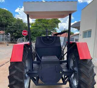 Wanderley fez churrasqueira em &lsquo;trator&rsquo; para servir carne defumada