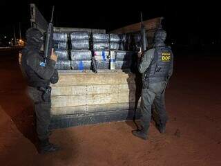 PM apreende 2,8 toneladas de maconha em caminh&atilde;o abandonado