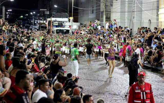 Corumbaense lota a avenida no &uacute;ltimo dia de ensaio das escolas de samba