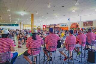 Folia do Shopping China traz descontos, m&uacute;sicas e divers&otilde;es