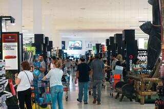 Folia do Shopping China traz descontos, m&uacute;sicas e divers&otilde;es