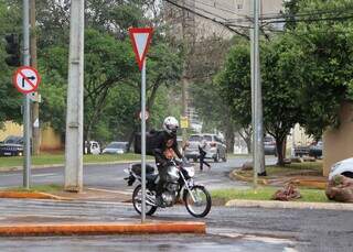 Rotina de ver&atilde;o: chuva retorna a Campo Grande e coloca bairros em alerta