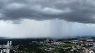 Rotina de ver&atilde;o: chuva retorna a Campo Grande e coloca bairros em alerta