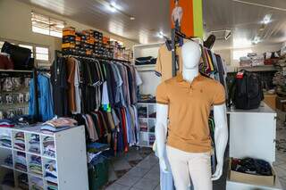 Na &ldquo;terra dos homens&rdquo;, vender corte de cabelo, camiseta e perfume &eacute; lucro certo