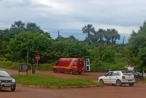 Ap&oacute;s acidente, morador pede sem&aacute;foro em avenida movimentada 