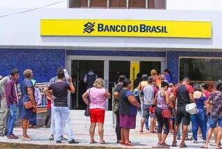 Filas de espera em ag&ecirc;ncias geram a&ccedil;&atilde;o de R$ 10 milh&otilde;es contra Banco do Brasil