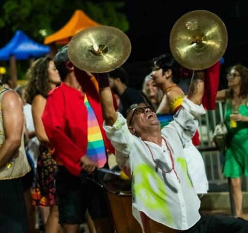 Bloco Evo&eacute; Baco sai &agrave;s ruas hoje com batucada e homenagem a boteco