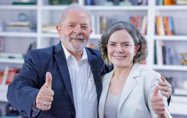 Lula confirma Gleisi Hoffmann para comandar Rela&ccedil;&otilde;es Institucionais