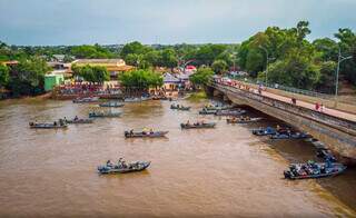 Com pesca liberada e Carnaval, barcos tomam conta de rios de Corumb&aacute; e Coxim