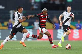 Flamengo vence Vasco em primeiro jogo da semifinal Carioca