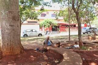 Al&eacute;m da inseguran&ccedil;a, moradores do Amamba&iacute; convivem com sujeira nas cal&ccedil;adas