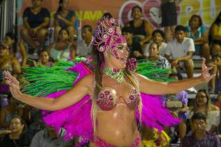 Corumb&aacute; amanhece de ressaca e se prepara para o desfile das escolas de samba