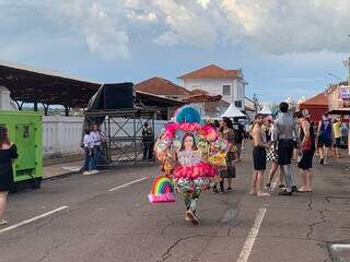 Com roupa de 2 kg, foli&atilde;o saiu do RJ para pular Carnaval na Esplanada