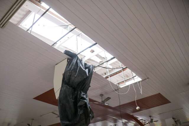 Teto de igreja &eacute; condenado ap&oacute;s chuva e fi&eacute;is pedem doa&ccedil;&otilde;es