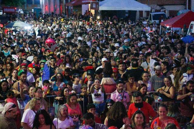 Capivara Blasé junta Carnaval e Oscar e leva 12 mil pessoas às ruas