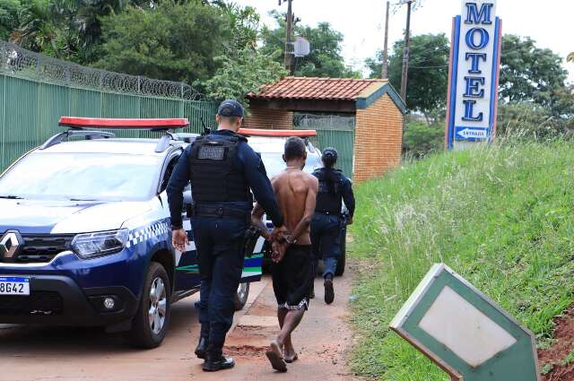 Den&uacute;ncia de roubo leva &agrave; pris&atilde;o de foragido que vivia em motel h&aacute; 18 dias
