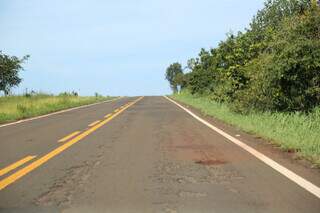 Outrora um deserto, rodovia que passa por Inoc&ecirc;ncia vira &ldquo;rota dos gigantes&rdquo; 
