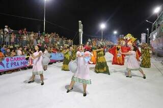 1&ordf; noite de desfile &eacute; marcada por homenagens, tradi&ccedil;&atilde;o e ancestralidade