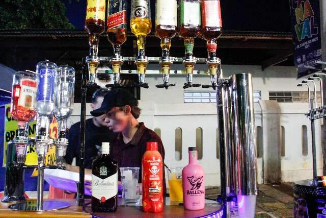 Com tanto &aacute;lcool, o est&ocirc;mago de quem bebe tem dono no Carnaval?