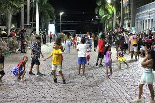 Sem disputa, escolas de samba mant&ecirc;m o brilho e o sentimento do povo