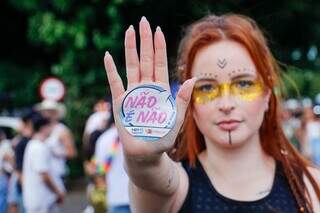 Apesar de campanhas, ainda tem muito marmanjo abusado no Carnaval