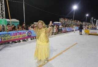 1&ordf; noite de desfile &eacute; marcada por homenagens, tradi&ccedil;&atilde;o e ancestralidade