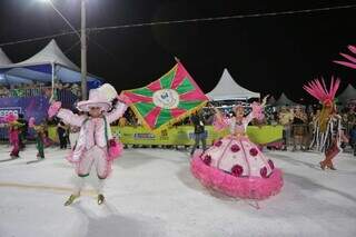 1&ordf; noite de desfile &eacute; marcada por homenagens, tradi&ccedil;&atilde;o e ancestralidade