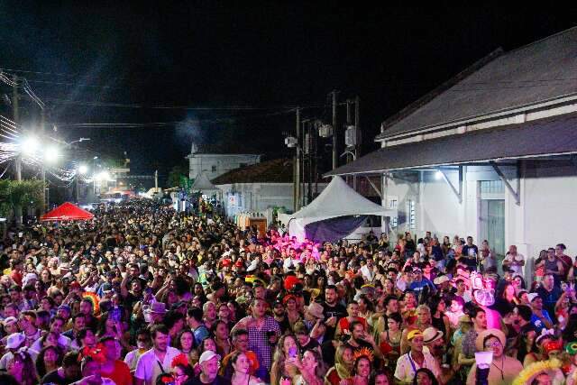 Cord&atilde;o Valu lota Esplanada Ferrovi&aacute;ria na despedida do Carnaval 