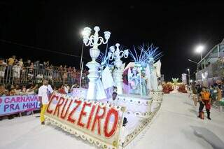 Matriarcas, ancestralidade e cultura corumbaense marcam 2&ordm; dia de desfiles