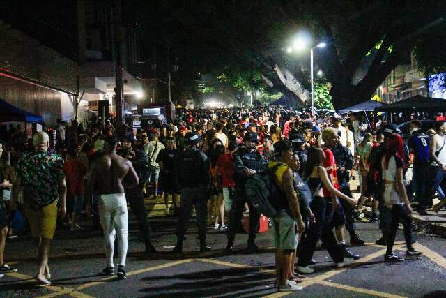 Em cinco noites, Carnaval teve 87 mil foli&otilde;es e pris&atilde;o de militar com granada 