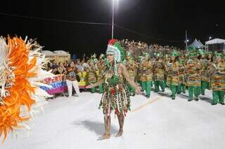 Matriarcas, ancestralidade e cultura corumbaense marcam 2&ordm; dia de desfiles