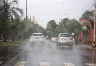 C&eacute;u escurece e pancadas de chuva atingem diversas regi&otilde;es de Campo Grande 