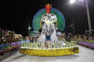 Matriarcas, ancestralidade e cultura corumbaense marcam 2&ordm; dia de desfiles