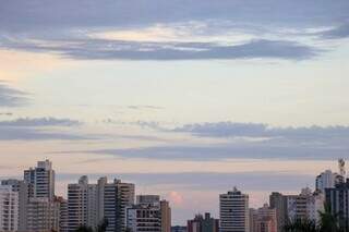 MS se divide em alertas para risco de chuva intensa e onda de calor