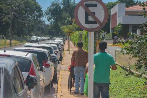 Proibi&ccedil;&atilde;o de estacionar perto de hospital faz condutor se arriscar a levar multa