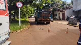 Professora aposentada morre atropelada por caminh&atilde;o ao tentar atravessar rua