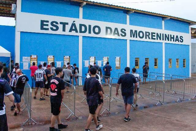 Quanto custa para ver um jogo de futebol profissional em Campo Grande? 