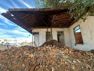 1 milhão de dólares em edifício histórico de residências perde outra parte do edifício e "ameaçador" Kair