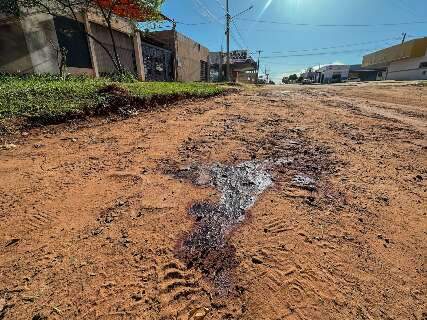 Homem &eacute; encontrado morto com marcas de facadas pelo corpo