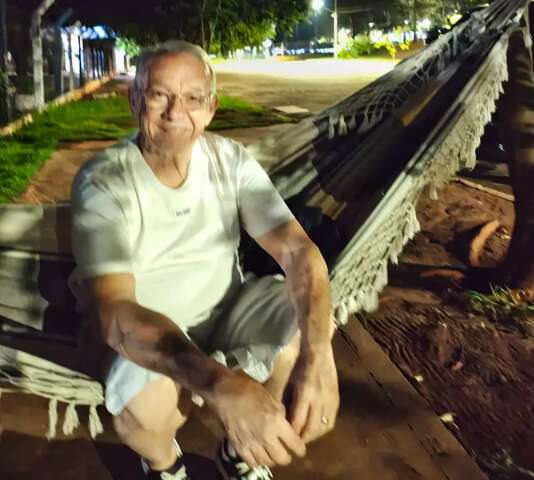 Ramão segue ritual, chega às 3h e dorme na rede para "abrir" a Copa da Madrugada