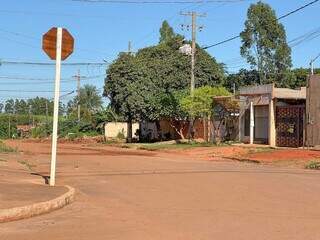 Homem &eacute; atacado por motociclista e morto a facadas