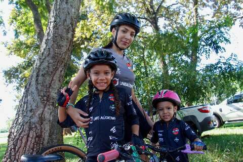 Festival de Ver&atilde;o atrai fam&iacute;lias para pr&aacute;tica de exerc&iacute;cios ao ar livre