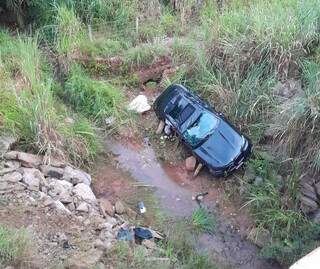 Moradora da Capital morre ap&oacute;s BMW aquaplanar e cair em c&oacute;rrego